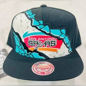 Exclusive Mitchell & Ness San Antonio Spurs Black Snapback Hat Ultra Rare